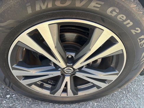 Used 2017 Nissan Rogue SL w/ SL Premium Package image 20