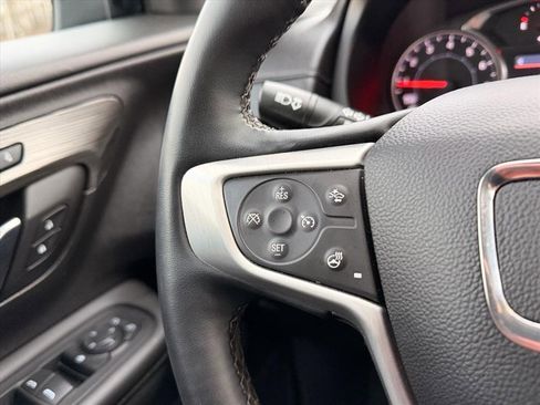 Used 2024 GMC Terrain SLT image 17