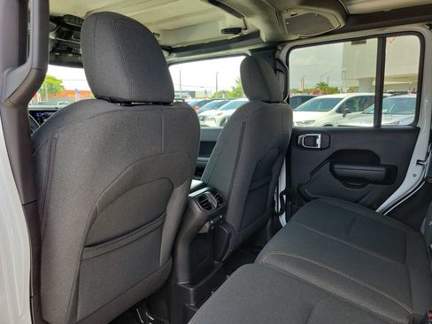 Used 2024 Jeep Wrangler Unlimited AWD/4WD image 16