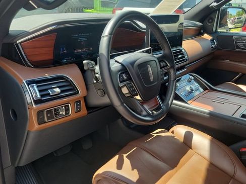 Certified 2023 Lincoln Navigator L Reserve RWD image 8