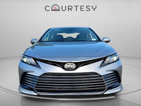 Used 2021 Toyota Camry LE image 8