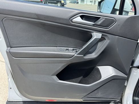 Used 2018 Volkswagen Tiguan SE w/ Front Fog Lights Package FWD image 14