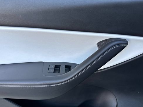 Used 2022 Tesla Model Y Performance AWD/4WD image 10