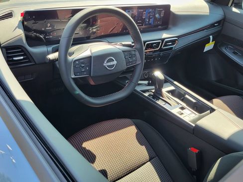 New 2026 Nissan Sentra SR w/ Floor Mat Package FWD image 4