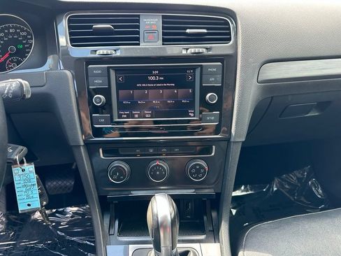 Used 2018 Volkswagen Golf S FWD image 23