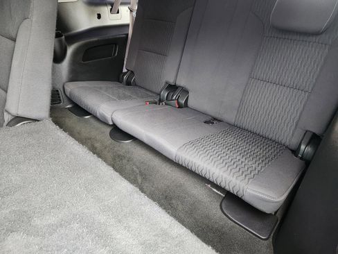 Used 2016 GMC Yukon XL SLE w/ Convenience Package RWD image 13