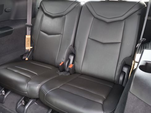 Used 2023 Cadillac XT6 Premium Luxury w/ LPO, Floor Liner Package FWD image 26