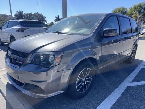 Used 2016 Dodge Grand Caravan SE image 1