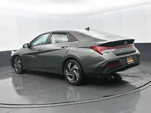 Used 2024 Hyundai Elantra Limited FWD image 9