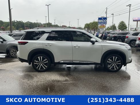 Used 2025 Nissan Pathfinder Platinum FWD image 6