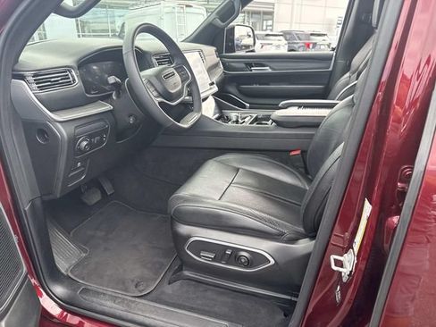 Used 2024 Jeep Wagoneer Series III AWD/4WD image 25