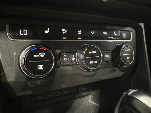 Used 2019 Volkswagen Tiguan SE image 24