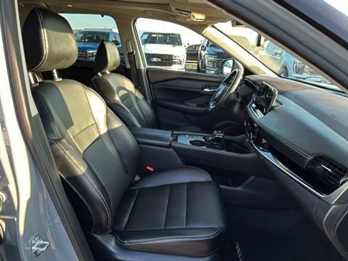 Used 2023 Nissan Rogue SL w/ SL Premium Package image 11