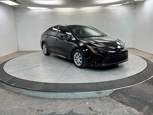 Used 2025 Toyota Corolla LE image 8