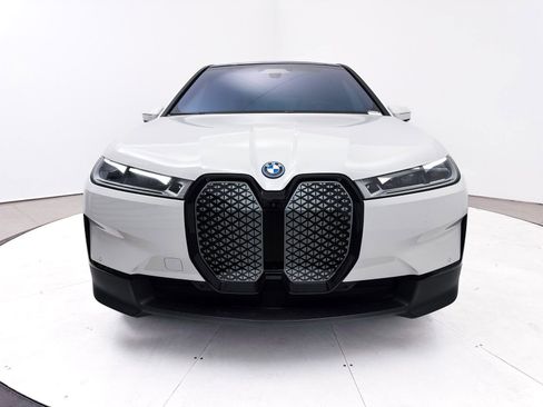 Used 2024 BMW iX xDrive50 w/ Premium Package AWD/4WD image 12