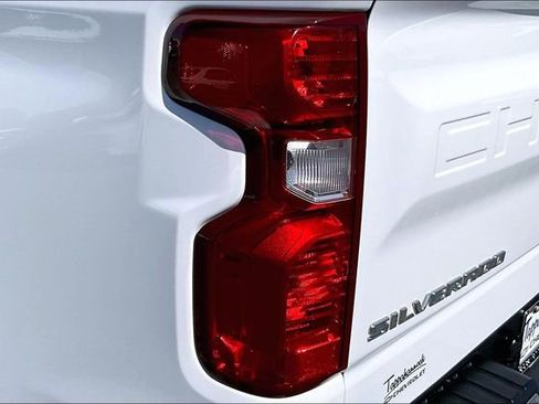Used 2021 Chevrolet Silverado 1500 LT image 23