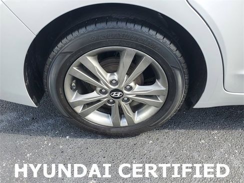 Used 2017 Hyundai Elantra SE image 7