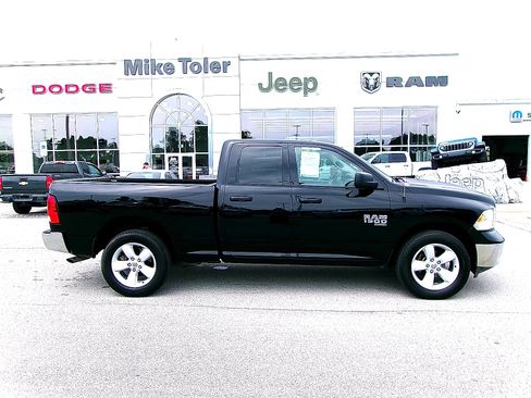 Used 2024 RAM 1500 Classic SLT AWD/4WD image 5