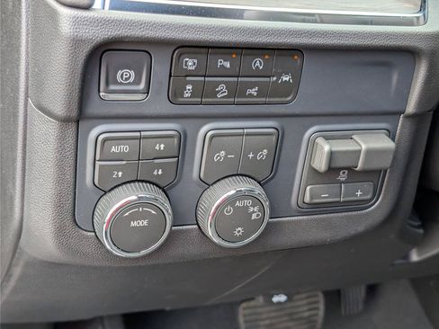 New 2026 Chevrolet Suburban LS w/ LPO, Dark Essentials Package AWD/4WD image 18