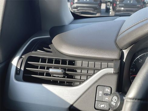 Used 2018 GMC Yukon XL SLT image 10