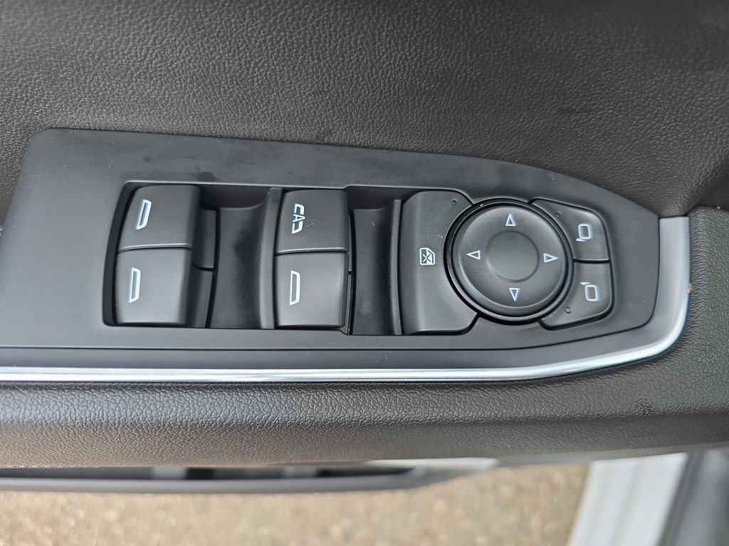 Used 2023 Chevrolet Silverado 1500 LT AWD/4WD image 27