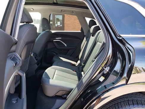 Used 2025 Audi Q5 Premium w/ Convenience Package AWD/4WD image 11