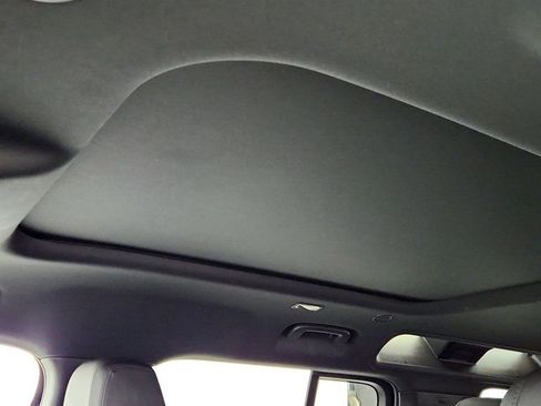 Used 2023 Land Rover Defender 110 S image 14