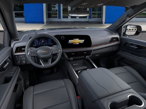 New 2025 Chevrolet Suburban Premier image 15