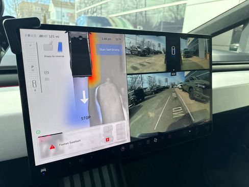 Used 2024 Tesla Cybertruck AWD Crew Cab image 21