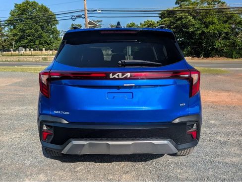 Used 2024 Kia Seltos S AWD/4WD image 6