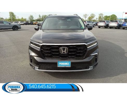 New 2025 Honda Pilot Touring image 2