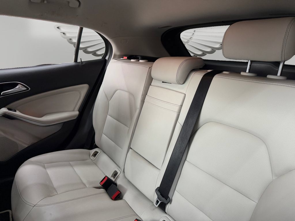 Used 2019 Mercedes-Benz GLA 250 w/ Premium Package image 13