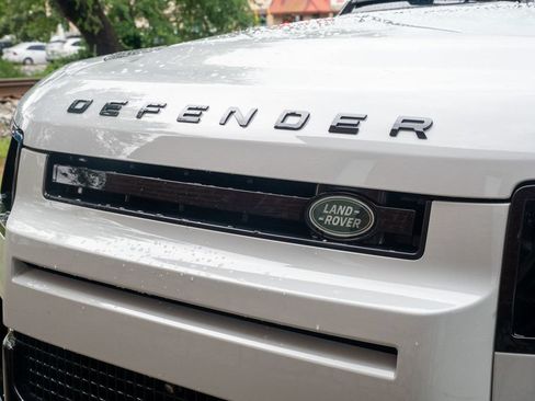 Used 2023 Land Rover Defender 110 V8 AWD/4WD image 11