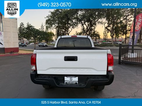Used 2017 Toyota Tacoma SR RWD image 5