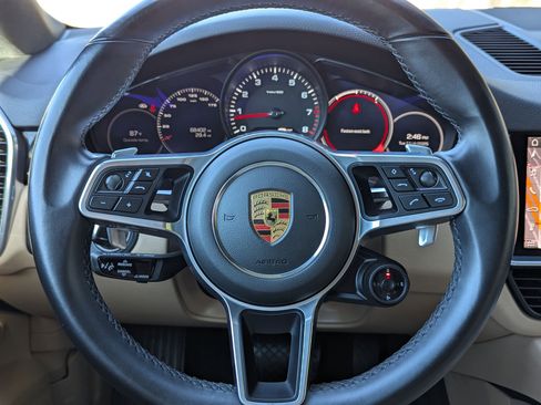 Used 2021 Porsche Cayenne Coupe image 20