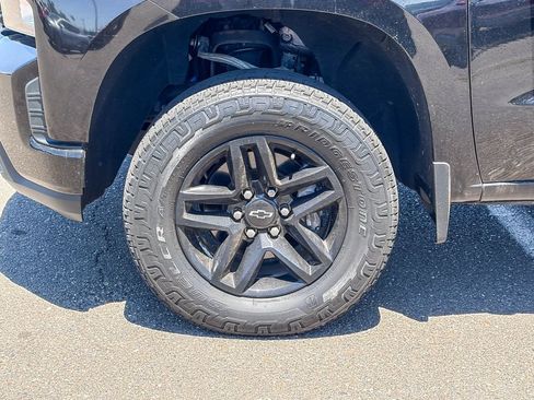 Used 2019 Chevrolet Silverado 1500 Custom Trail Boss w/ Custom Convenience Package AWD/4WD image 7