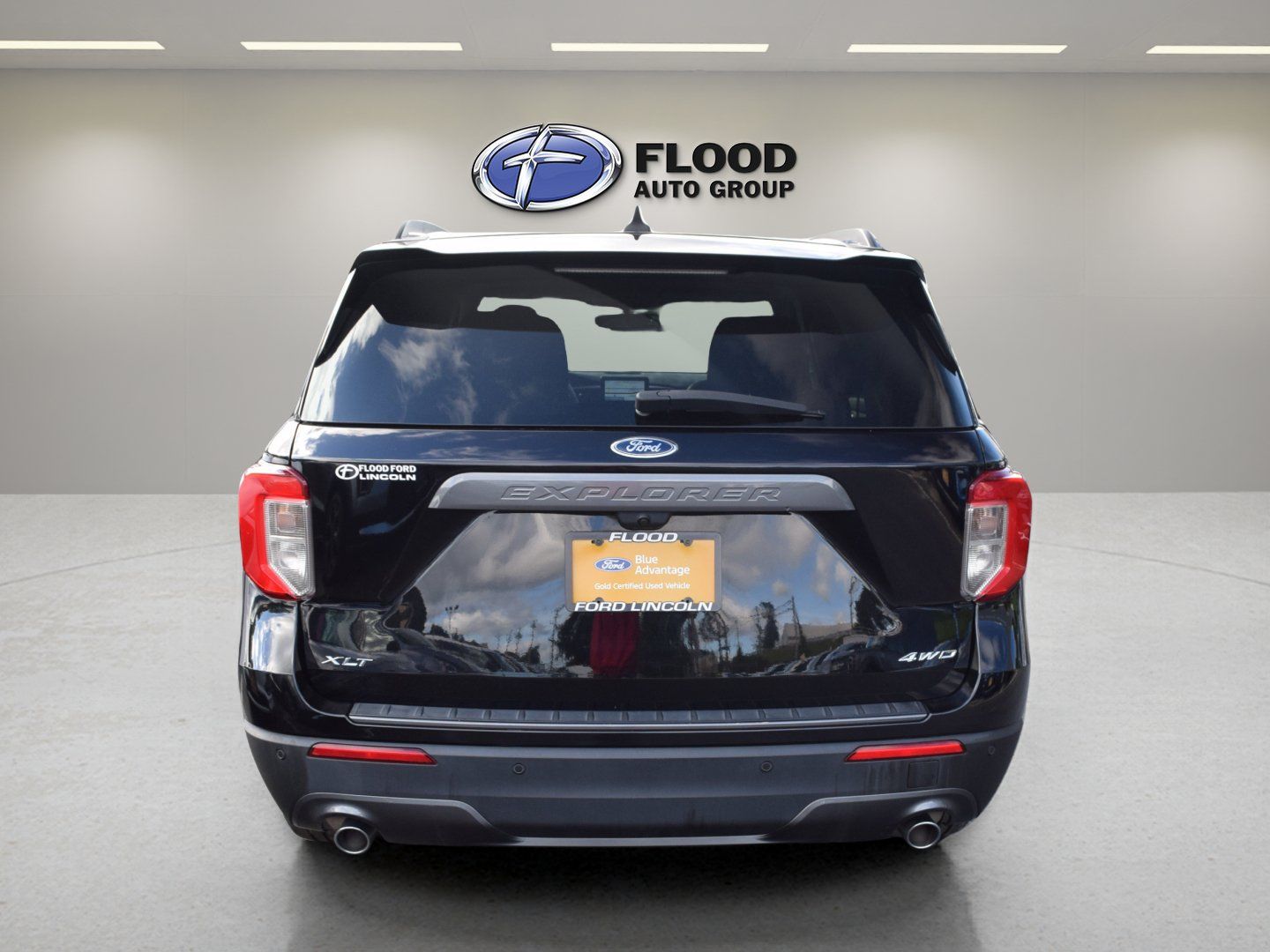 Used 2024 Ford Explorer XLT w/ Equipment Group 202A AWD/4WD image 5