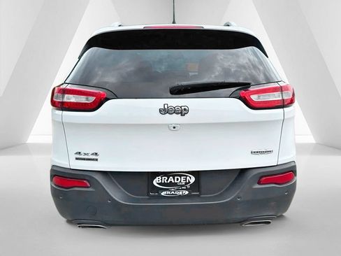 Used 2018 Jeep Cherokee Latitude Plus w/ Comfort/Convenience Group AWD/4WD image 6