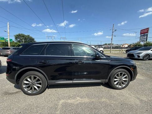 Used 2021 Lincoln Corsair AWD w/ Premium Package image 4