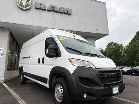 Used 2025 RAM ProMaster 2500 w/ Convenience Group FWD image 3