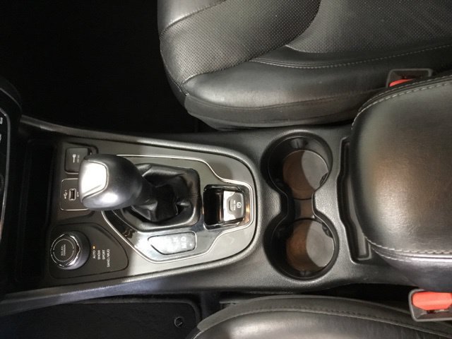 Used 2019 Jeep Cherokee Limited AWD/4WD image 35