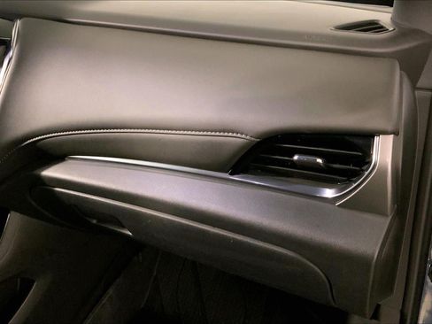 Used 2023 Chevrolet Traverse LT FWD image 16