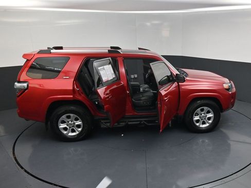 Used 2020 Toyota 4Runner SR5 Premium w/ Moonroof Package RWD image 16