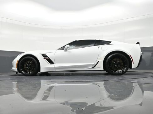 Used 2019 Chevrolet Corvette Grand Sport w/ Carbon Flash Badge Package image 25