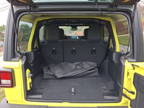 Used 2024 Jeep Wrangler Sport S image 29