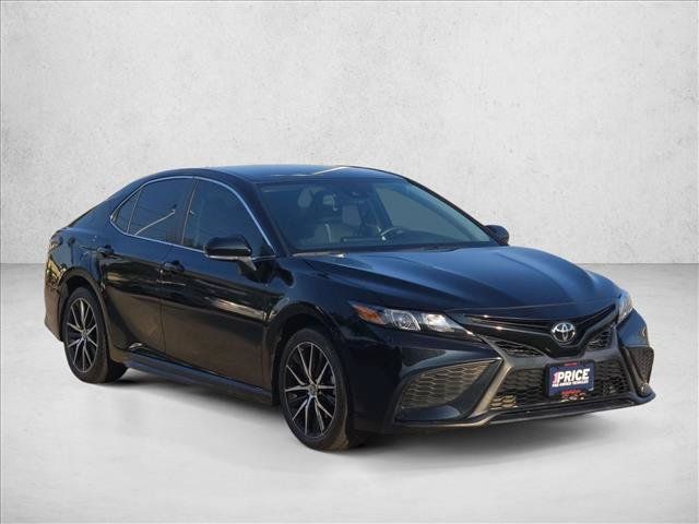Used 2024 Toyota Camry SE w/ Convenience Package FWD image 3
