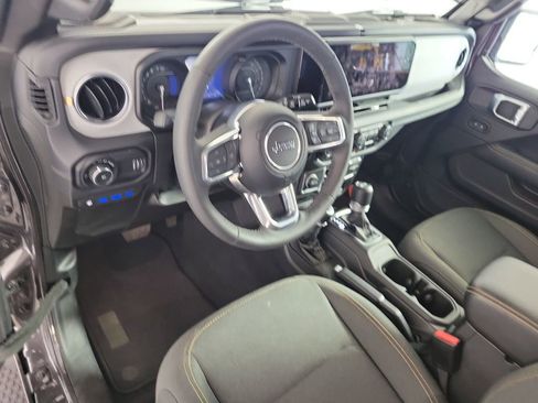 Used 2025 Jeep Wrangler Unlimited Sahara AWD/4WD image 11