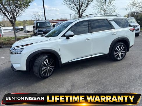 Used 2024 Nissan Pathfinder Platinum w/ Cargo Package FWD image 4