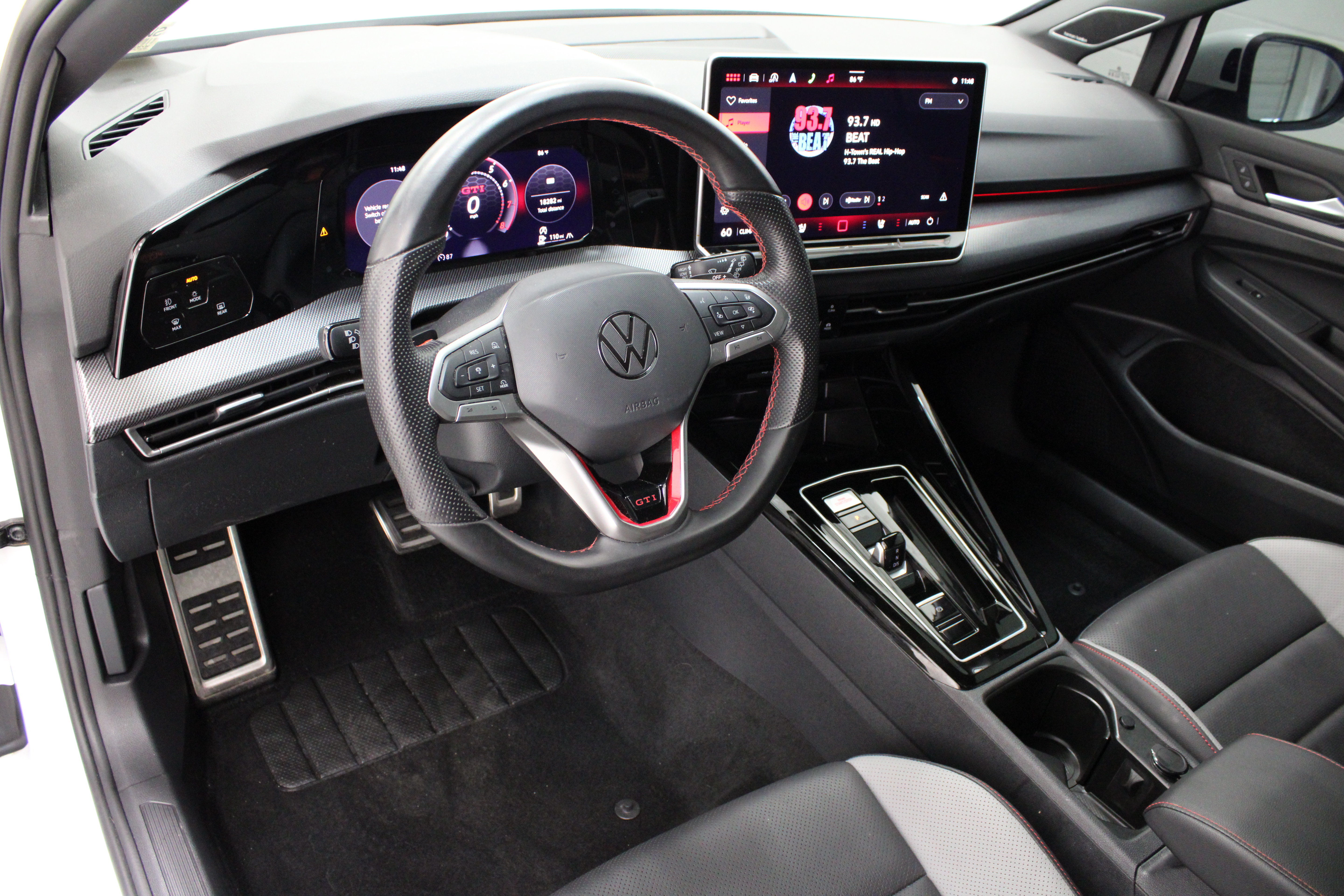 Used 2025 Volkswagen GTI SE FWD image 13