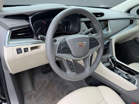 Used 2022 Cadillac XT5 Premium Luxury FWD image 3